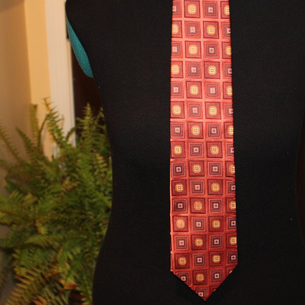 Ermenegildo Zegna NeckWear NWOT Italian Silk Geometric Medallion Coral Tie XL